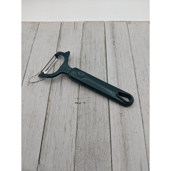 Stainless Steel Floating Blade Vegetable Potato Peeler Green Handle 6 3/4" - Picture 1 of 6